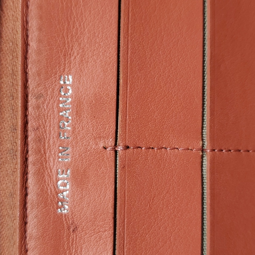 CHANEL shiny patent/quilted leather wallet - Picture 10 of 10